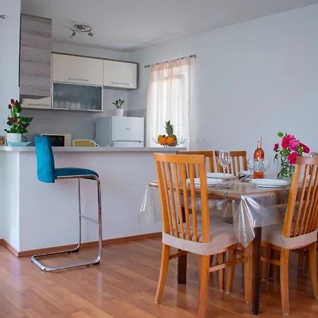 Azure Sands Korina Apartman